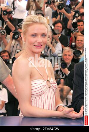 DIE US-Schauspielerin Cameron Diaz posiert bei der Fotozelle für Andrew Adamsons Animationsfilm 'Shrek 2' im Rahmen der Filmfestspiele von Cannes 57th in Cannes-Frankreich am Donnerstag, den 15. Mai 2004. Foto von Hahn-Nebinger-Gorassini/ABACA. Stockfoto