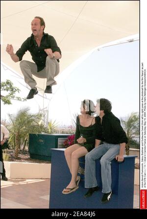 Die Schauspieler Benoit Poelvoorde, Zabou Breitman und Guillaume Canet (von links nach rechts) posieren bei der Fotozelle für den Film "Narco" im Rahmen der Filmfestspiele von Cannes 57th in Cannes-Frankreich am Samstag, den 15. Mai 2004. Foto von Hahn-Nebinger-Gorassini/ABACA. Stockfoto