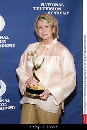 Martha Stewart gewinnt Emmy für die Outstanding Service Show für die Produktion von Martha Stewart Living bei den jährlichen Creative Craft Daytime Emmy Awards 31st der National Television Academy, die am 15. Mai 2004 im Marriott Marquis Hotel in New York City verliehen wurden. Foto von S.Vlasic/ABACA Stockfoto