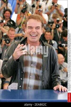 DER US-Schauspieler und Schauspieler Billy Bob Thornton posiert bei der Fotoschau für Terry Zwigoff's Film 'Bad Santa' im Rahmen der Filmfestspiele von Cannes 57th in Cannes-Frankreich am Mittwoch, den 19. Mai 2004. Foto von Hahn-Nebinger-Gorassini/ABACA. Stockfoto