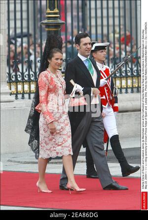 Infante Elena von Spanien und ihr Ehemann Jaime de Marichalar kommen am Samstag, dem 22. Mai 2004, zur Hochzeitszeremonie von Kronprinz Felipe von Spanien und Letizia Ortiz in der Kathedrale Santa Maria la Real de la Almudena in Madrid-Spanien an. Foto von Abd Rabbo-Hounsfield-Klein-Mousse-Zabulon/ABACA. Stockfoto