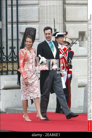 Infante Elena von Spanien und ihr Ehemann Jaime de Marichalar kommen am Samstag, dem 22. Mai 2004, zur Hochzeitszeremonie von Kronprinz Felipe von Spanien und Letizia Ortiz in der Kathedrale Santa Maria la Real de la Almudena in Madrid-Spanien an. Foto von Abd Rabbo-Hounsfield-Klein-Mousse-Zabulon/ABACA. Stockfoto