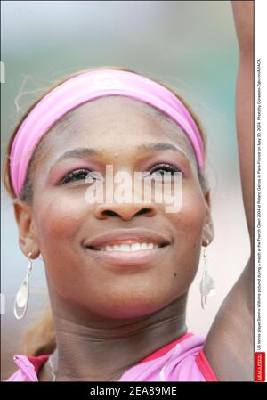 DIE US-Tennisspielerin Serena Williams, die während eines Spiels bei den French Open 2004 bei Roland Garros in Paris-Frankreich am 30. Mai 2004 abgebildet wurde. Foto von Gorassini-Zabulon/ABACA. Stockfoto