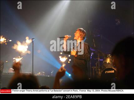 Der französische Sänger Thierry Amiel tritt beim Le Bataclan Konzert in Paris auf, Frankreich 13. Mai 2004. Fotos Mousse/ABACA. Stockfoto