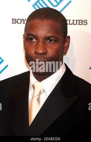 Denzel Washington nimmt an den Boys and Girls Clubs of America Teil und ehrt Denzel Washington und Viacom beim Annual President's Dinner im Waldorf Astoria Hotel in New York, NY, USA - 9. Juni 2004. (Bild: Denzel Washington) Foto von Antoine CAU/Abaca Stockfoto