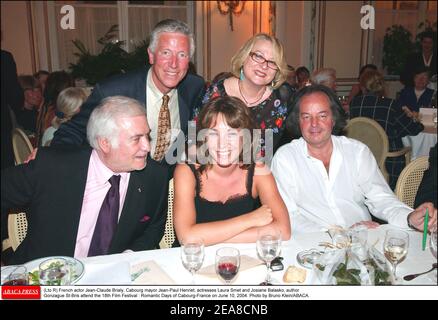 (LTO R) der französische Schauspieler Jean-Claude Brialy, der Bürgermeister von Cabourg, Jean-Paul Henriet, die Schauspielerinnen Laura Smet und Josiane Balasko, der Autor Gonzague St-Bris besuchen am 10. Juni 2004 das Filmfestival: Romantic Days of Cabourg-France 18th. Foto von Bruno Klein/ABACA. Stockfoto