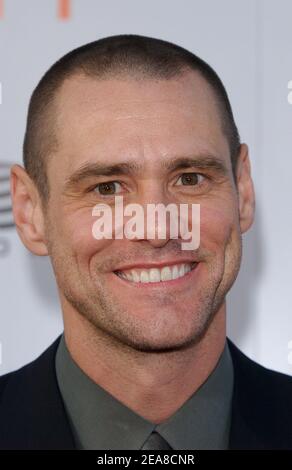 Jim Carrey nimmt am AFI Life Achievement Award 32nd Teil, der Meryl Streep im Kodak Theatre in Hollywood ehrt. Los Angeles, 10. Juni 2004. (Bild: Jim Carrey). Foto von Lionel Hahn/Abaca. Stockfoto