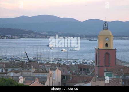 Gesamtansicht von Saint-Tropez-Frankreich am 26. Juni 2004. Foto von ABACA. Stockfoto