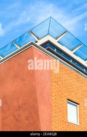 Detail eines modernen Hauses mit Dachterrasse und Glasdach in Highgate Village, North London, UK Stockfoto