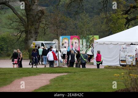 Boswell Book Festival, Dumfries House, Ayrshire, Schottland, Großbritannien Mai 2017. Das jährliche Boswell Book Festival ist einzigartig, da es das einzige Book Festival ist, das sich exculsiv mit Memoiren und Biographien auseinandersetzt. Besucher genießen das Gelände und das Festival Stockfoto