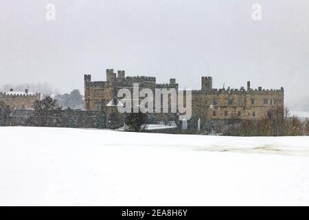 Leeds Castle Kent in Snowstorm Stockfoto