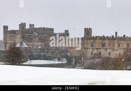 Leeds Castle Kent in Snowstorm Stockfoto