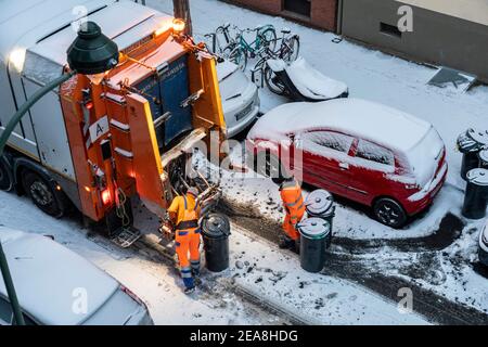 Kommunale Müllentsorgung der AWISTA kommunalen Reinigungsdienst in Düsseldorf Stockfoto