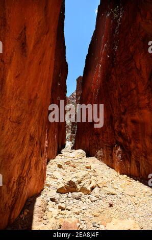 Australien, NT, bemerkenswerte Standley Chasm in McDonnell Range National Park Stockfoto