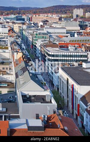 Einkaufsstraße, Fußgängerzone in Saarbrücken. Bahnhofstrasse von oben Stockfoto