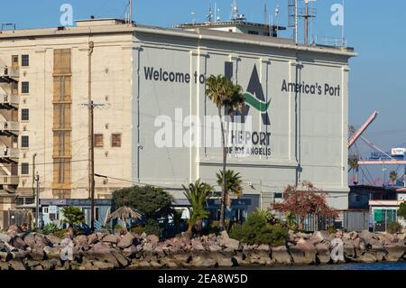 Das historische Municipal Warehouse No. 1, erbaut 1917, im Hafen von Los Angeles, Kalifornien. Stockfoto