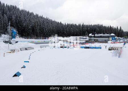 Pokljuka, Slowenien. Februar 2021, 08th. Biathlon: Weltmeisterschaft, Herrentraining. Das Biathlon-Stadion in Pokljuka. Die Wettbewerbe finden ab dem 10-21. Februar unter strengen Hygienebedingungen statt. Quelle: Sven Hoppe/dpa/Alamy Live News Stockfoto