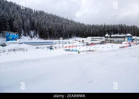 Pokljuka, Slowenien. Februar 2021, 08th. Biathlon: Weltmeisterschaft, Herrentraining. Das Biathlon-Stadion in Pokljuka. Die Wettbewerbe finden ab dem 10-21. Februar unter strengen Hygienebedingungen statt. Quelle: Sven Hoppe/dpa/Alamy Live News Stockfoto