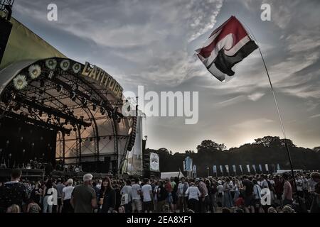 Die Obelisk Arena vor dem Auftritt von Grizzly Bear On Der letzte Tag von Latitude 2013 Stockfoto