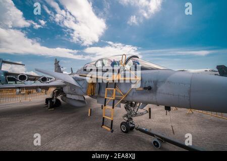 LANGKAWI, MALAYSIA - 30. März 2019: Militärflugzeuge im Leerlauf auf einer Flugschau Stockfoto