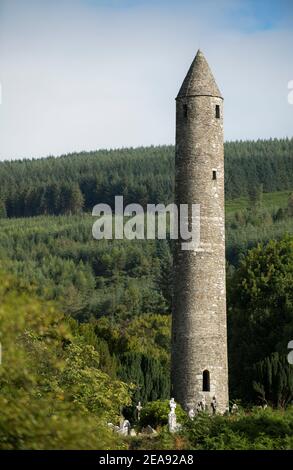 Glendalough oder "das Tal der beiden Seen" ist der Ort einer frühchristlichen Klostersiedlung in den Wicklow Bergen der Grafschaft Wicklow, Stockfoto