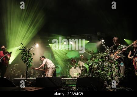 British Sea Power spielt live auf der Bühne im Rahmen des Greenman 2013 Festivals in Glanusk, Südwales Stockfoto