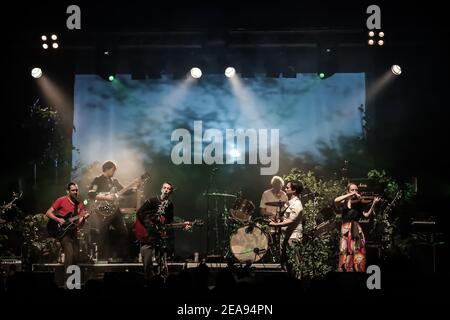 British Sea Power spielt live auf der Bühne im Rahmen des Greenman 2013 Festivals in Glanusk, Südwales Stockfoto