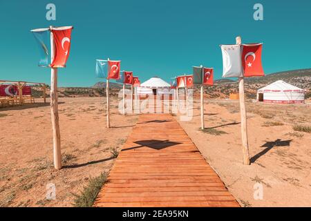 07. September 2020, Isparta, Türkei: Öko-Siedlung mit kirgisischen Jurten Stockfoto