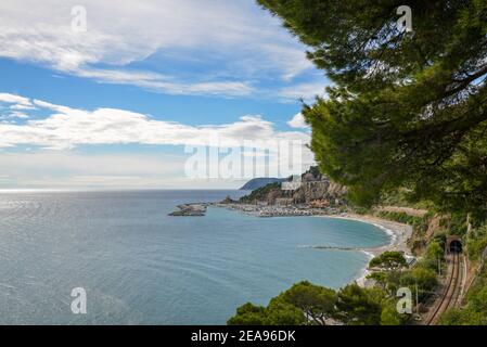 Blick auf die italienische Riviera in der Nähe von Diano Marino in Italien Stockfoto