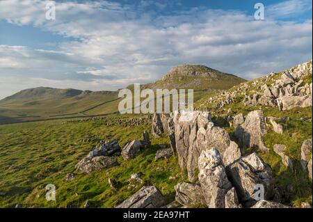 Smearsett Scar und Pot Scar im Yorkshire Dales National Park, Yorkshire, England Stockfoto