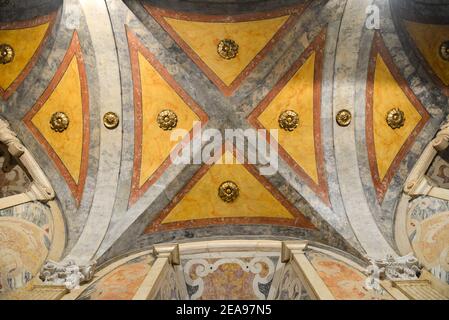 Innenraum des berühmten Duomo in Modena, italien Stockfoto