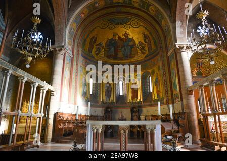 Innenraum des berühmten Duomo in Modena, italien Stockfoto