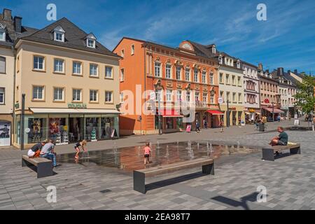 Fußgängerzone in Bitburg, Eifel, Rheinland-Pfalz, Deutschland Stockfoto