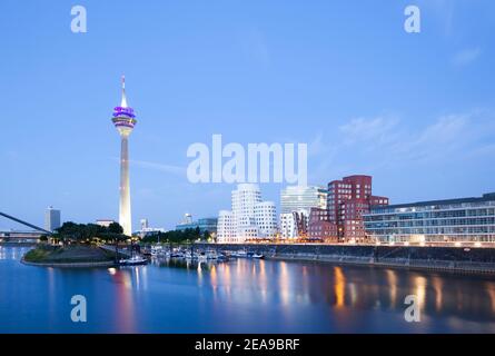 Marina, Rheinturm, Gehry-Gebäude, Düsseldorf Stockfoto