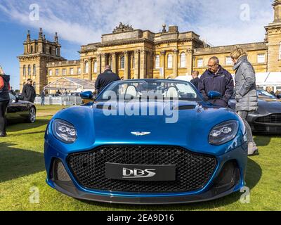 Aston Martin DBS Superleggera Volante auf der Ausstellung im Salon Privé fand am 26. September 2020 im Schloss Blenheim statt Stockfoto