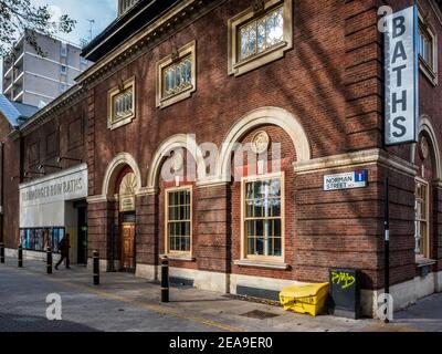 Eisenhändler Zeile Bäder - erbaut 1931, ursprünglich eine öffentliche Waschhaus und Türkische Bäder, renoviert 2010-12 mit Fitnessraum und Pool und ein Türkisches Bad. Stockfoto