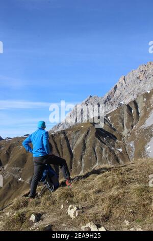 Wanderung zur Gehrenspitze (2367m) im Wettersteingebirge, Mann, Leutasch, Leutaschtal, Puittal, Spätherbst Stockfoto