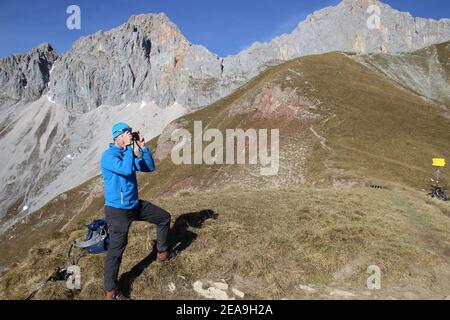 Wanderung zur Gehrenspitze (2367m) im Wettersteingebirge, Mann, Leutasch, Leutaschtal, Puittal, Spätherbst Stockfoto