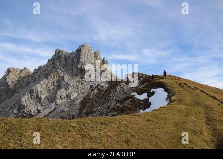 Wanderung zur Gehrenspitze (2367m) im Wettersteingebirge, Mann, Leutasch, Leutaschtal, Puittal, Spätherbst Stockfoto