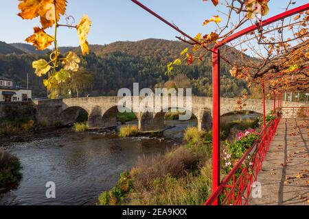 Die Nepomuk-Brücke in Rech, Ahrtal, Rheinland-Pfalz, Deutschland Stockfoto