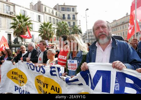 SNCM CGT-Führer Jean-Paul Israel und 20,000 Gewerkschafter CGT, FO, CFDT und CFTC demonstrieren am 4. oktober 2005 in Marseille, Frankreich. In der Prozession demonstrieren die Segler der SNCM gegen den Rettungsplan der öffentlichen Seegesellschaft. Foto von Gerald Holubowicz/ABACAPRESS.COM Stockfoto