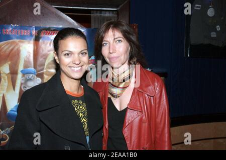 DIE EXKLUSIVE französische TV-Moderatorin Isabelle Giordani und die Schauspielerin Elise Larnicol nehmen am 7. Oktober 2005 an der Premiere von "Wallace et Gromit" im Planet Hollywood Restaurant in Paris, Frankreich, Teil. Foto von Benoit Pinguet/ABACAPRESS.COM Stockfoto