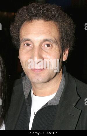 EXKLUSIV. Der französische Schauspieler Zinedine Soualem nimmt am 7. Oktober 2005 an der Premiere von 'Wallace et Gromit' im Restaurant Planet Hollywood in Paris, Frankreich, Teil. Foto von Benoit Pinguet/ABACAPRESS.COM Stockfoto