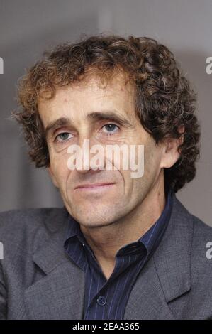 Der ehemalige französische Formel-1-Weltmeister Alain Prost bei einer Pressekonferenz über das Segelteam Orange am 8. Oktober 2005 in Paris, Frankreich. Laure Manaudou ist die christerin des Trimaran 60' Orma Orange Project, das an der 'Transat Jacques Vabre' teilnimmt. Foto von Nicolas Gouhier/CAMELEON/ABACAPRESS.COM Stockfoto