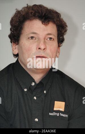 Der Schweizer Skipper Steve Rabussin bei einer Pressekonferenz über das Segelteam Orange, am 8. Oktober 2005 in Paris, Frankreich. Laure Manaudou ist die christerin des Trimaran 60' Orma Orange Project, das an der 'Transat Jacques Vabre' teilnimmt. Foto von Nicolas Gouhier/CAMELEON/ABACAPRESS.COM Stockfoto