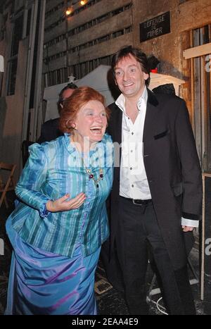 Die französische Schauspielerin und Darstellerin Marie-Christine Barrault und der französische Schauspieler Pierre Palmade besuchen am 17. Oktober 2005 die Premiere des Theaterstücks "Opening Night" mit Marie-Christine Barrault unter der Regie von Jean-Paul Bazziconi am Theater de la Porte Saint-Martin in Paris. Foto von Bruno Klein/ABACAPRESS.COM. Stockfoto