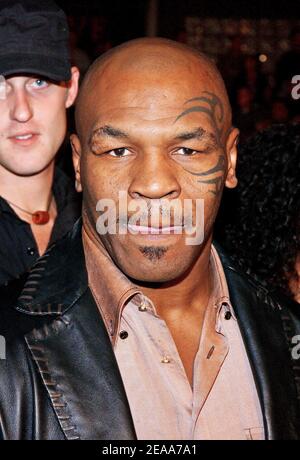 Mike Tyson besucht am 2. November 2005 die Weltpremiere von Paramount Pictures 'Get Rich or die Tryin' im Grauman's Chinese Theatre in Hollywood, CA, USA. Foto von Lionel Hahn/ABACAPRESS.COM Stockfoto