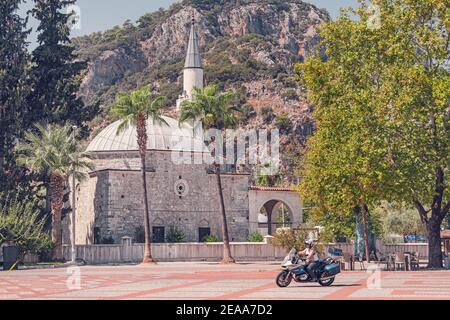 09. September 2020, Dalyan, Türkei: Alte Moschee im Zentrum von Dalyan im Mugla Bezirk der Türkei. Konzept von Tourismus und Religion Stockfoto