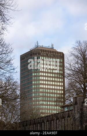 Cardiff, Wales - 8th. Februar 2021: Allgemeiner Blick auf den Capital Tower, Cardiff, vom Bute Park Stockfoto