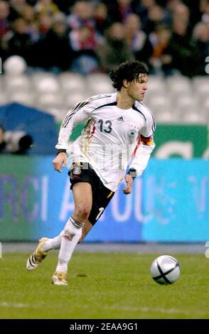 Der Deutsche Michael Ballack beim Freundschaftsspiel zwischen Frankreich (0) und Deutschland (0) im Stade de France, in Saint-Denis, bei Paris, Frankreich, am 12. November 2005. Foto von Nicolas Gouhier/CAMELEON/ABACAPRESS.COM Stockfoto